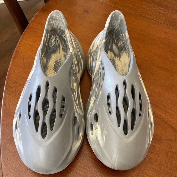Yeezy Foam Runners - Picture 1 of 3